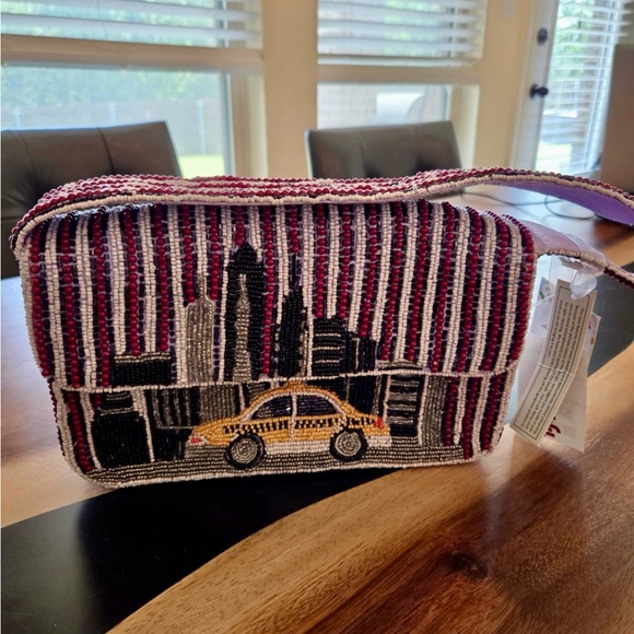 Viral TikTok NYC New York City Skyline with Yellow Taxi Cab Beaded Shoulder Bag - Picture 1 of 3